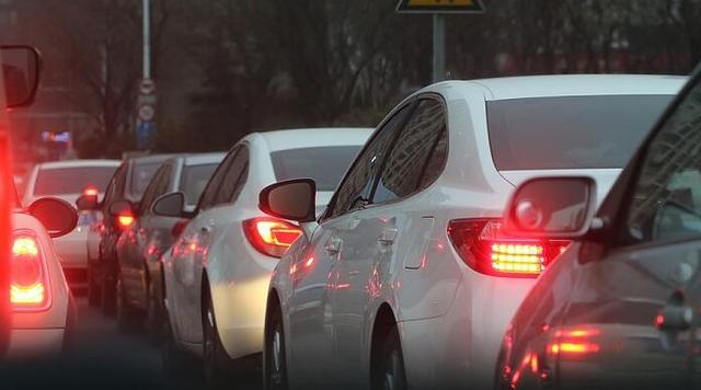 共享经济这一年(二):政策阻碍、资本看好 滴滴们如何蜿蜒前行?